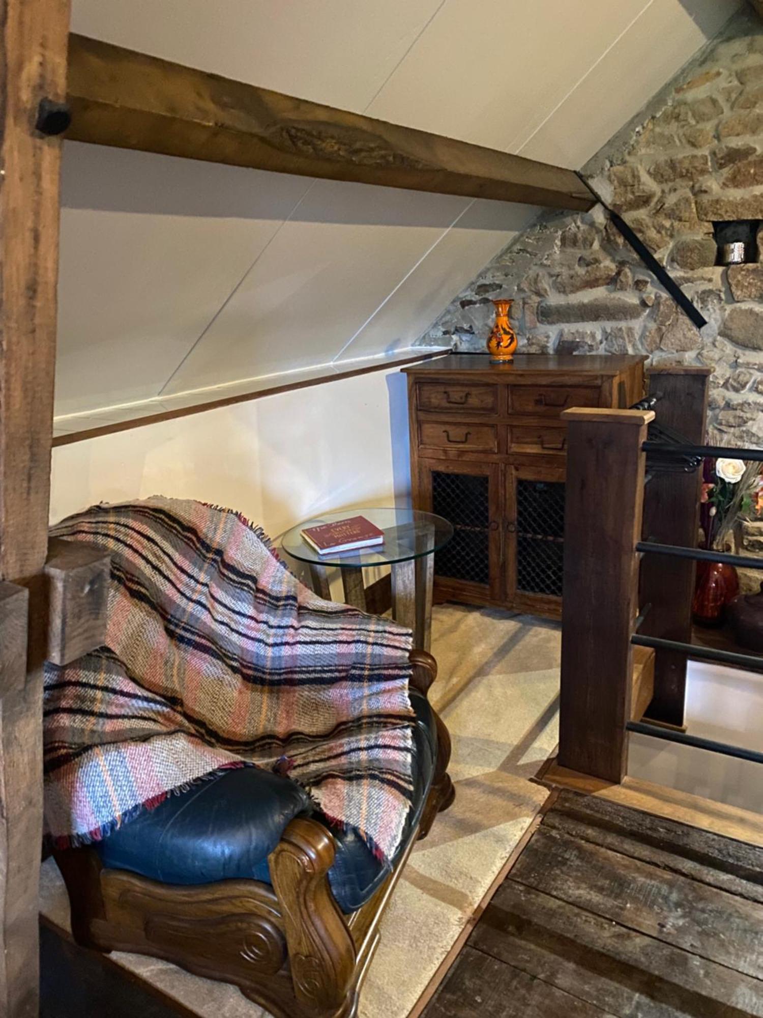 Spacious, Rustic Studio Space For 2 Persons Saint-Cyr-du-Bailleul Ngoại thất bức ảnh