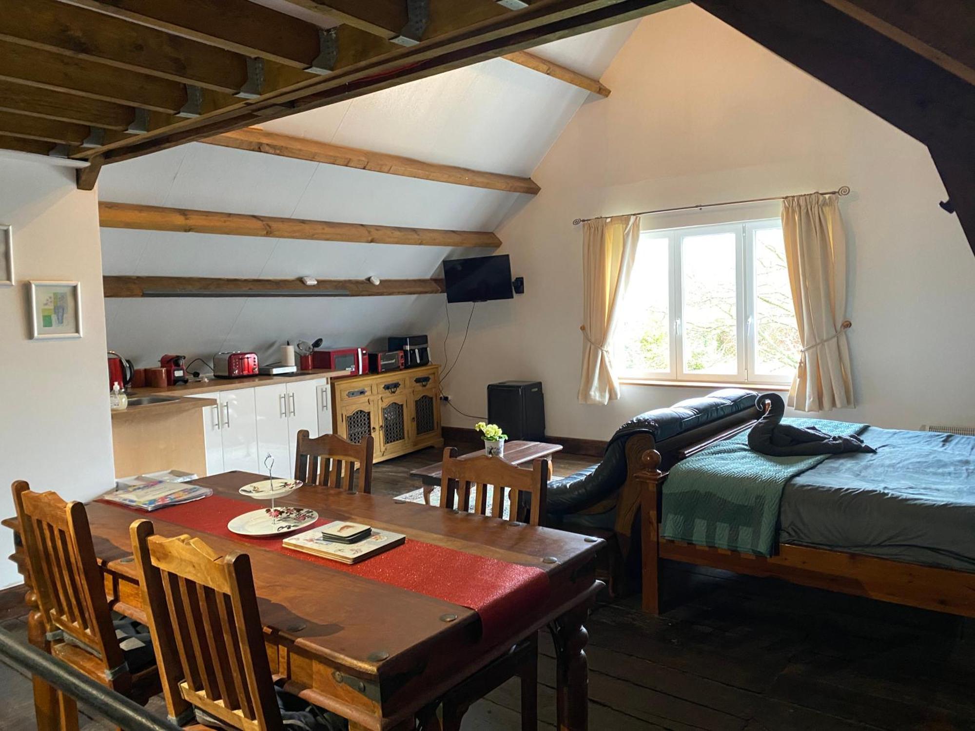 Spacious, Rustic Studio Space For 2 Persons Saint-Cyr-du-Bailleul Ngoại thất bức ảnh